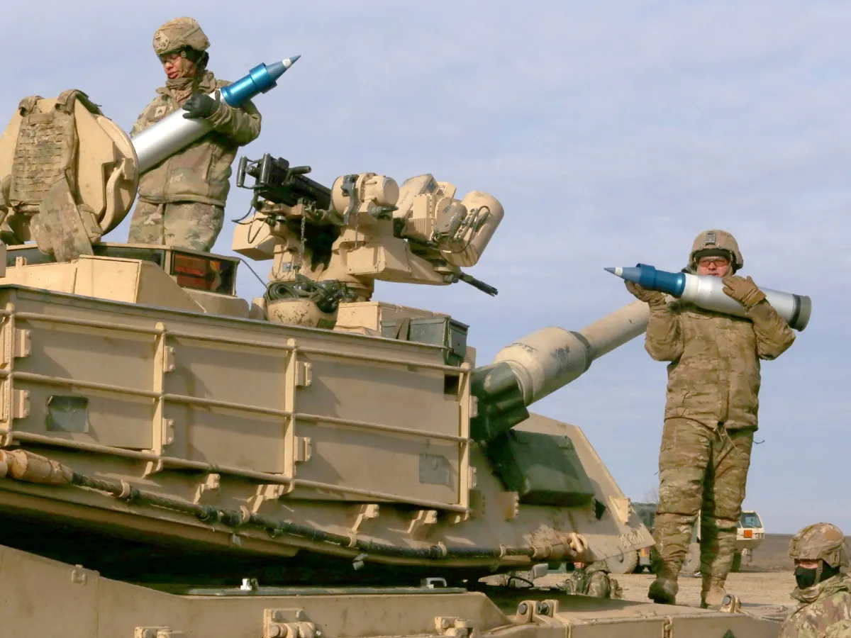 Ministrul Apărării: creștere de 10% la salariu pentru ca militarii să nu iasă la pensie. Cum face rost de bani