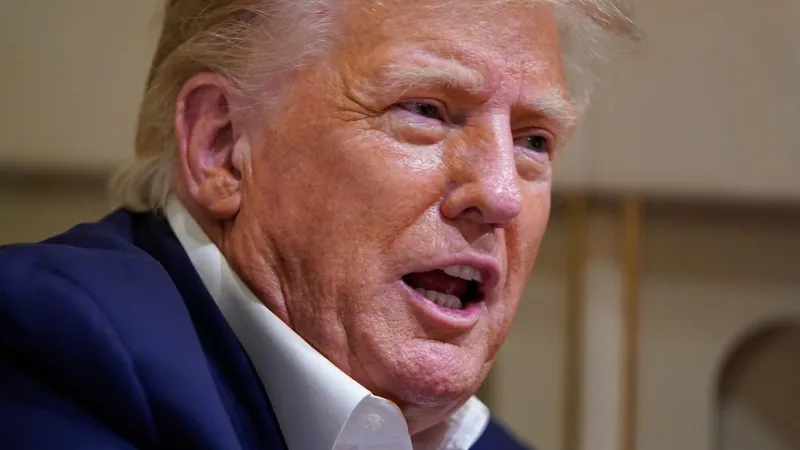 Donald Trump susţine că vânătoarea de vrăjitoare contra lui a murit şi Cazul Stormy Daniels e fals - Foto: Profimedia Images