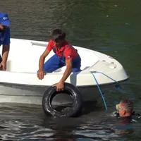Românii, civilizați? Scafandrii au găsit în Crișul Repede anvelope, tigăi, sticle de șampanie - Foto: captură video