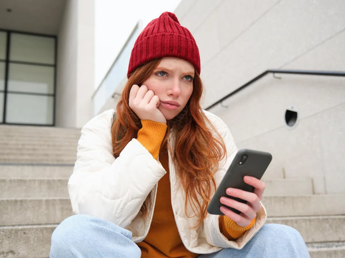 Escrocherie cu pachete inexistente, în România. Totul începe cu un mesaj. Polițiștii trag un semnal de alarmă