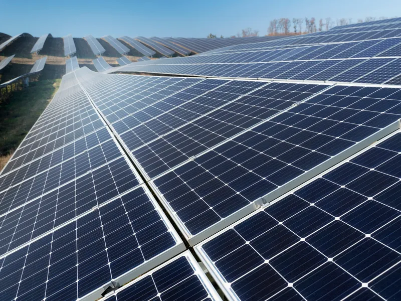15.000 familii primesc bani de la UE pentru panouri fotovoltaice. Care sunt condițiile? Foto: Freepik (fotografie cu caractter ilustrativ)