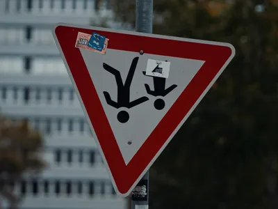 Noi semne pentru șoferi, în apropierea școlilor din București - Foto: Freepik (Imagine cu rol ilustrativ)