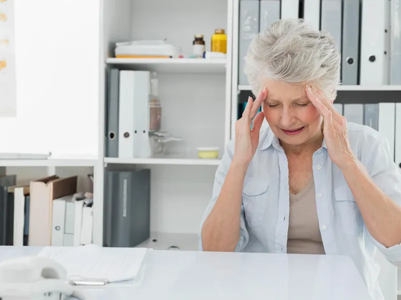 Pensionar auzind vești despre pensie - Foto: Freepik