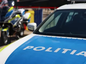 Prin ce a trecut o familie după ce Poliția Română a dărâmat ușa greșită. „Mi-au speriat copilul” - Foto: Profimedia