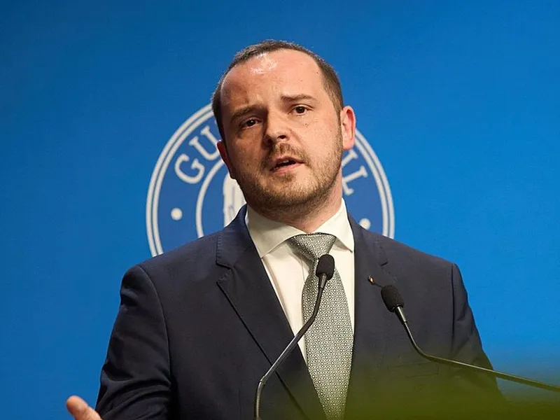 Alexandru Rogobete, ministrul Sănătăţii, cere demisia şefului Centrului de Arşi de la Floreasca - Foto: Profimedia Images