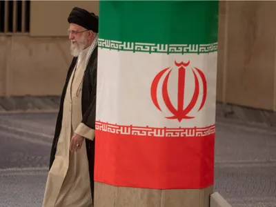 Asasinarea ayatollahului: camere de trafic piratate, sabotarea comunicațiilor și o cârtiță CIA i-au pecetluit soarta lui Khamenei