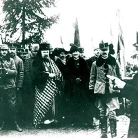 Episcopul Iuliu Hossu citind proclamația Unirii la 1 Decembrie - Foto: Arhiva