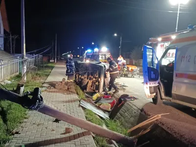 Moarte cumplită pentru doi tineri, după ce au intrat cu mașina într-o curbă. N-au avut șanse - Foto: Arhiva