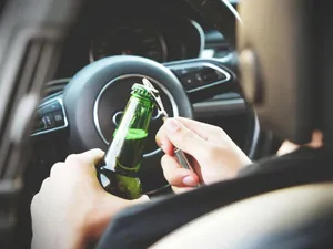Cunoscut preot paroh din Rediu, nu a găsit înțelegere nici la judecători. A lovit trei mașini, beat - Foto: Pexels/energepic.com