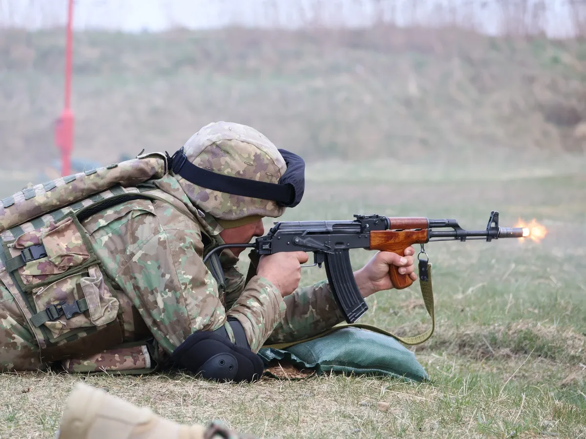 Până la ce vârstă te poți înrola ca militar profesionist în Armată? Care este solda garantată?