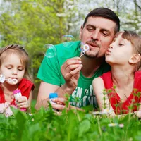 Copiii ai căror tați se joacă mai mult cu ei au rezultate mai bune la învățătură Foto: Pixabay.com (imagine cu rol ilustrativ)