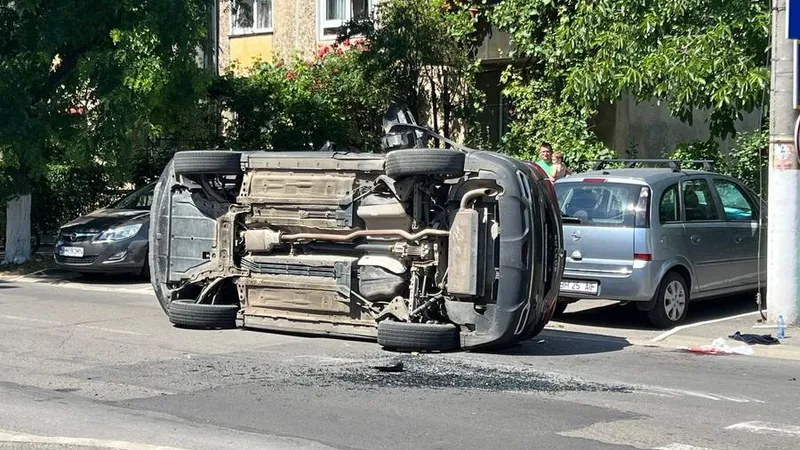 Rezultatul impactului dintre un BMW și un Renault Foto: bihoreanul.ro