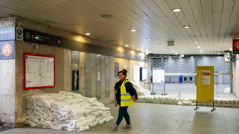 500.000 saci de nisip împotriva Dunării care crește cu 9 metri la Budapesta. Viitura vine în România