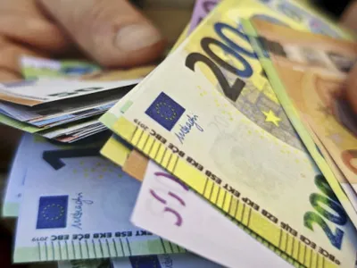 Cum au dispărut cei 700.000 de euro confiscați pe aeroportul Otopeni. Bancnotele, înlocuite cu coli de hârtie
