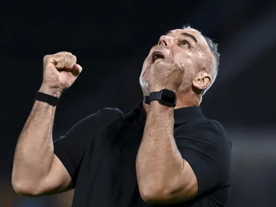 Răsturnare de situație: Cosmin Olăroiu reziliază și semnează un contract 