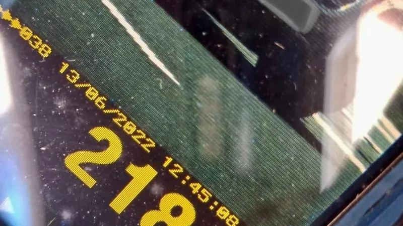 Un șofer a rămas 4 luni fără permis. A mers cu 218 km/h pe autostrada Deva-Nădlac. / Foto: Politia Română, Facebook