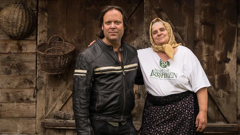 Jurnalistul britanic Charlie Ottley în Transilvania/FOTO: romania-insider.com