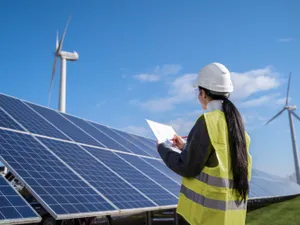 Care gospodării pot primi 20.000€ pentru panouri fotovoltaice? Cât de simplu le instalezi? - Foto: Freepik