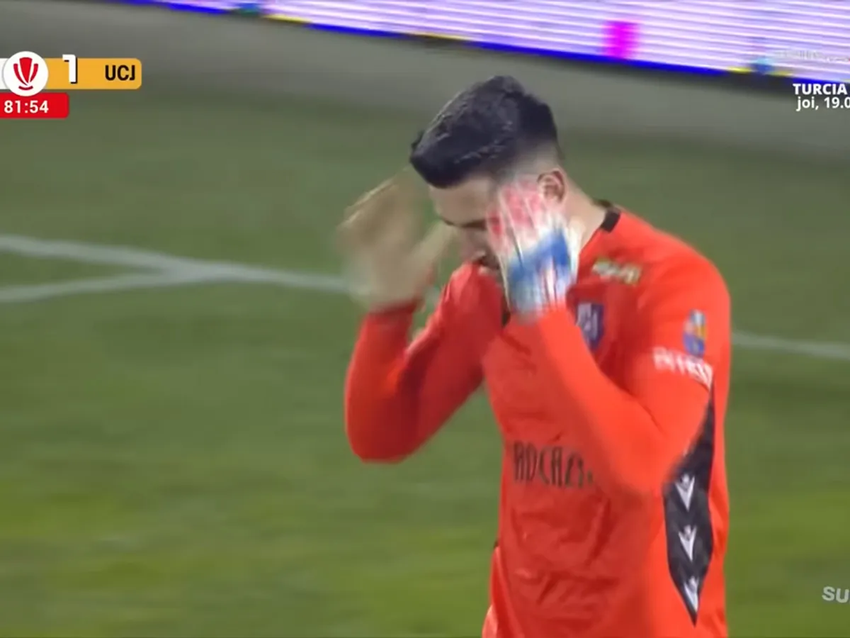VIDEO Superliga de fotbal are un nou lider, după meciul Universitatea Cluj - FC Argeș. Portarul Căbuz a gafat