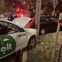Mai multe mașini parcate, făcute praf de un șofer de Bolt în București. Consumase alcool - Foto: infotraficromania.ro