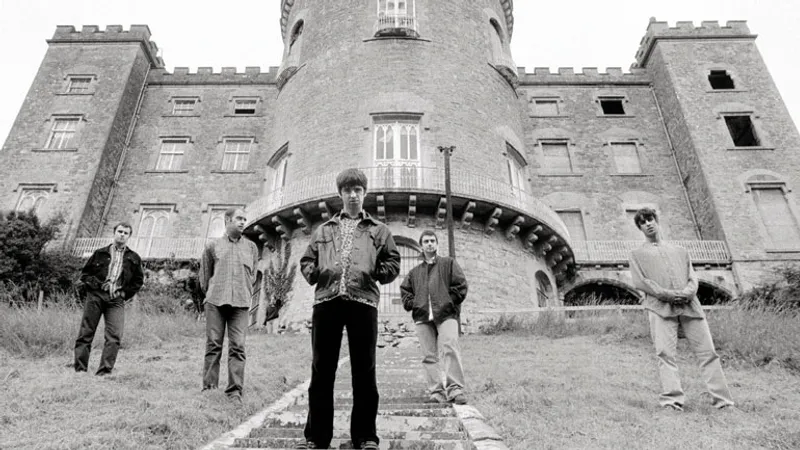 Trupa Oasis a sedus pentru prima oară publicul şi criticii muzicali britanici în 1994 cu primul său LP, "Definitely Maybe". / Foto: mojo4music.com
