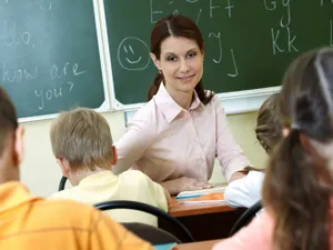 Profesoară la clasă - Foto: Freepik (rol ilustrativ)