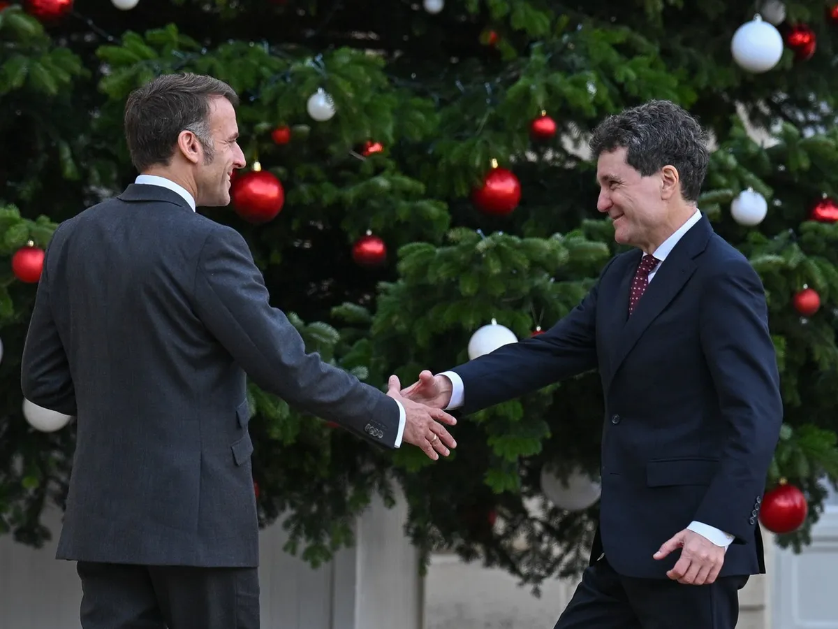 Președintele Nicușor Dan, preimit de președintele Franței, Emmanuel Macron - Foto: Profimedia Images