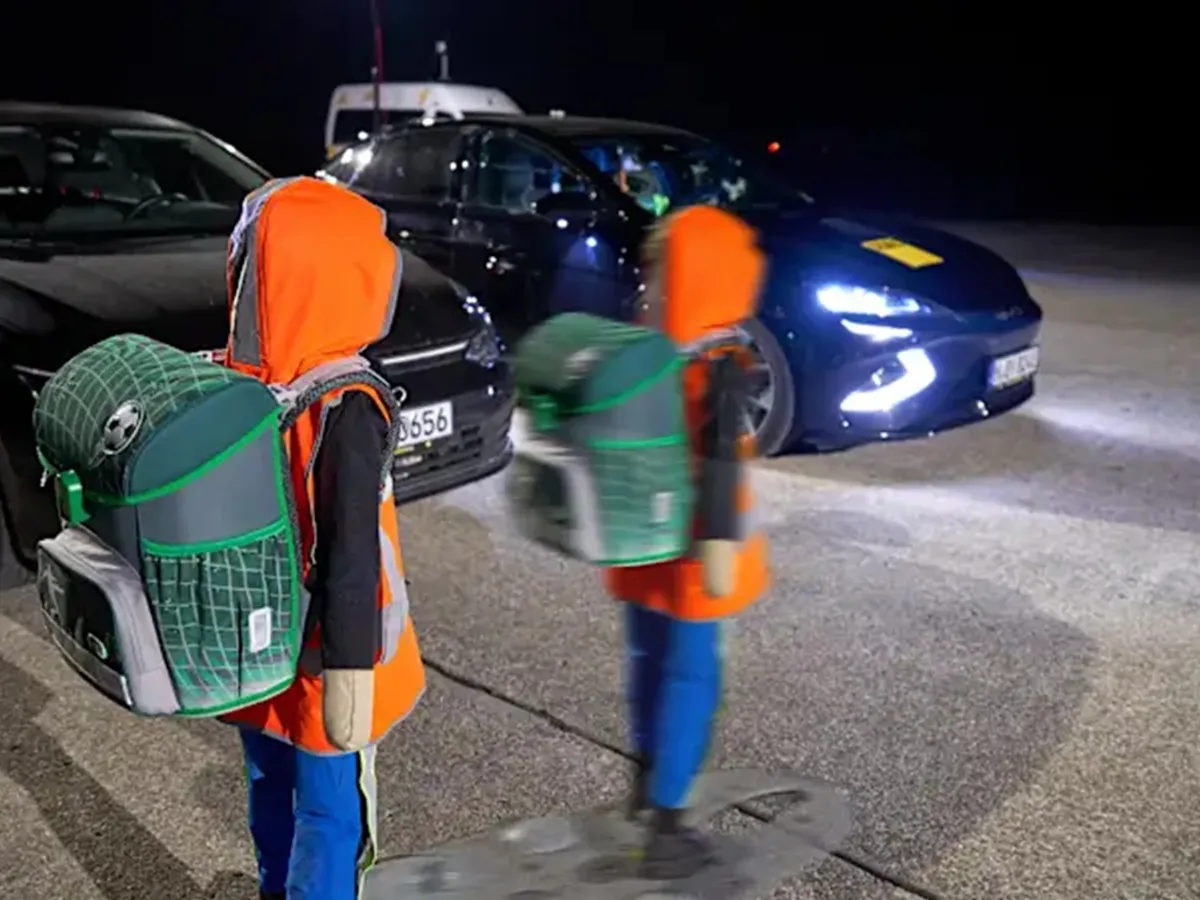 La 5 din 6 mașini testate, sistemul de frânare automată nu „vede” noaptea - Foto: ADAC