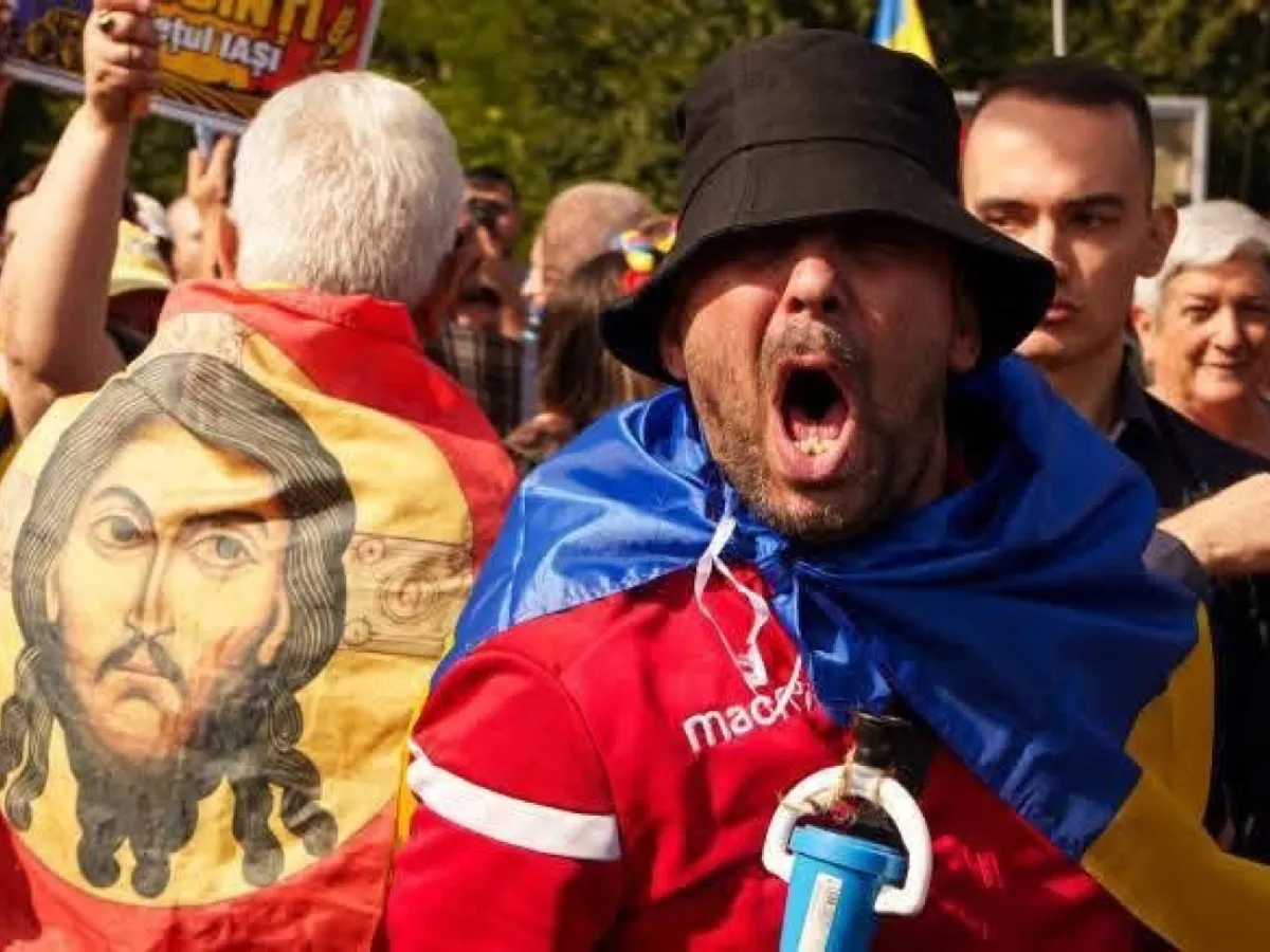 Steagul invaziei ruse în Ucraina, adus de susținătorii AUR și ai lui Călin Georgescu la protestul ciobanilor