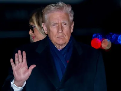 Donald Trump şi soţia lui, Melania, coboară din Air Force One, la Baza Andrews - Foto: Profimedia Images