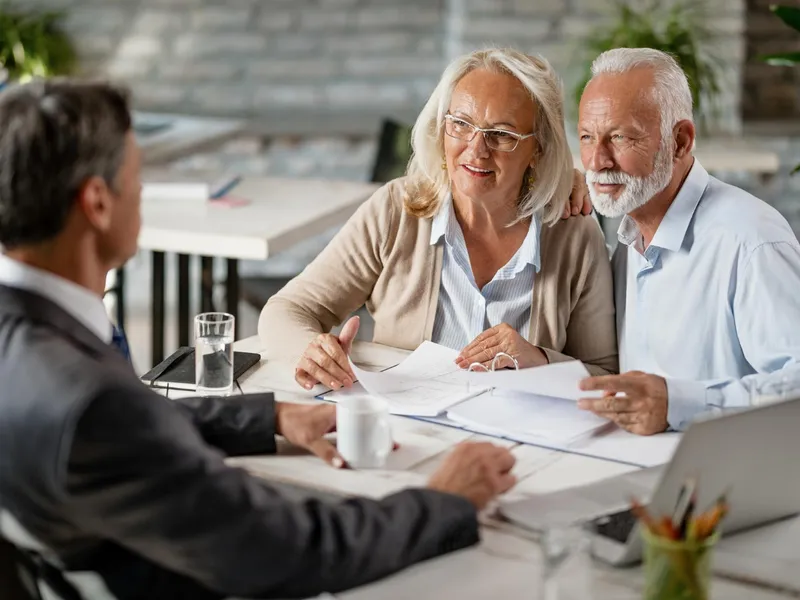 foto: Care sunt pensionarii ce trebuie să plătească din pensie contribuții la CASS și la impozit ? Sursa: Freepik