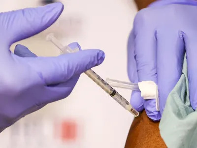 Vaccinare anti-COVID/FOTO: Getty