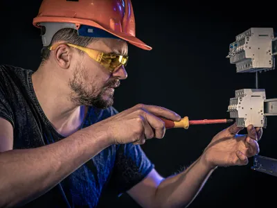 Electrician - Foto: Magnific (rol ilustrativ)