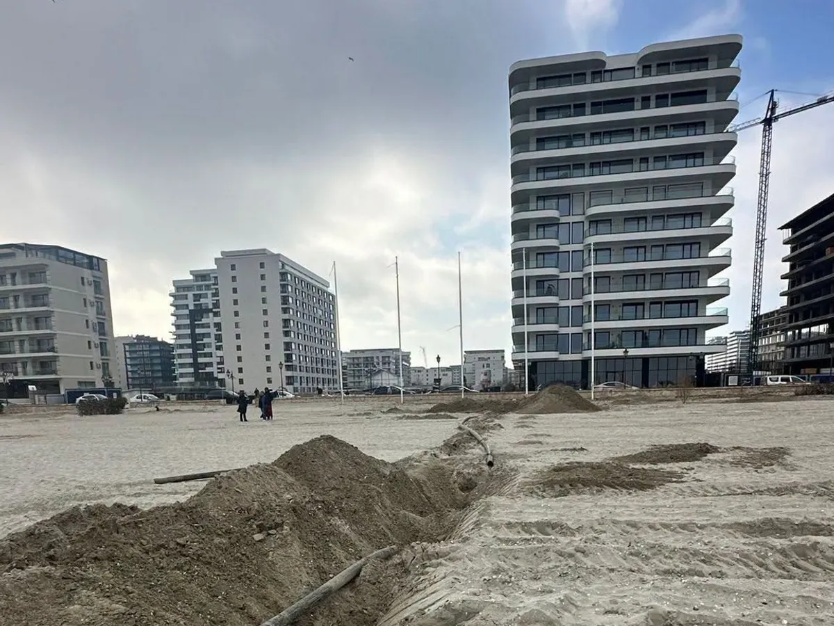 S-a aflat de unde venea țeava de canalizare descoperită pe plaja de la Năvodari - Foto: Facebook / Diana Buzoianu