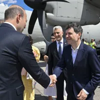 Preşedintele României, Nicuşor Dan, ajungând la Summitul de la Ankara - Foto: Profimedia Images