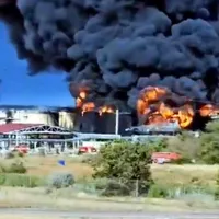Explozii uriașe la un depozit de petrol din Rostov, după un atac cu drone. Putin a încremenit - Foto: X/ @Support4Freedom - Captura foto