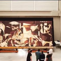 Salonul Ciocolatei de la Paris: replică din 500 kg de ciocolată a tabloului „Guernica” de Picasso. / Foto: eitb.eus