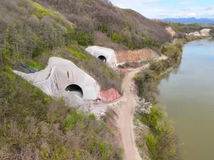Modernizarea căilor ferate din România, în ritm de melc. 8-10 ani întârziere pe 22 km vitali - Foto: Facebook / Asociația Pro Infrastructură
