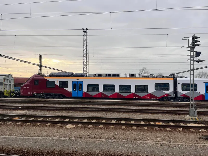 Cum arată primul tren electric cumpărat de România în ultimii 30 de ani. Vine spre București - Foto: Facebook