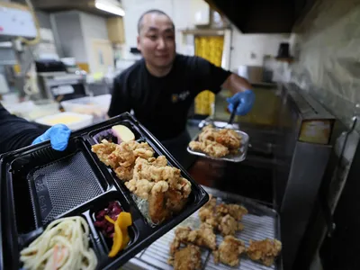 Pui prajit într-un restaurant - Foto: Profimedia (cu rol ilustrativ)