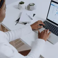 Utilizatorii de social-media au migrat spre alte rețele după ce Facebook a căzut. FOTO: Pexels.com