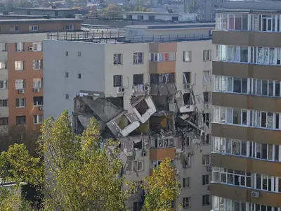 Blocul din Rahova avariat de explozia instalaţiei de gaze - Foto:. INQUAM PHOTOS/Alex Nicodim