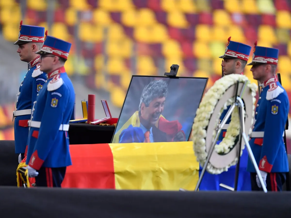 Sute de persoane au participat la Biserica Sfântul Elefterie la slujba de înmormântare a lui Mircea Lucescu