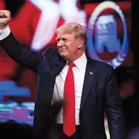 ÎNCĂ ÎN MIȘCARE  Într-un discurs la Conferința de acțiune politică conservatoare din februarie, Trump a strigat numele fiecăruia dintre cei care au votat pentru acuzarea sa și a spus  publicului: „Scăpați de toți.“