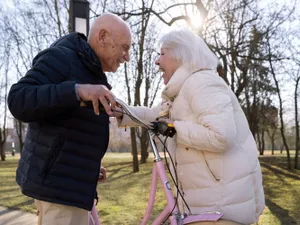 Pensie mărită pentru 200.000 de pensionari. Ce au lucrat? Legea a ajuns la vot în Parlament - Foto: Freepik (rol ilustrativ)