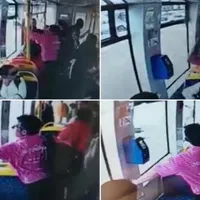 Un călător înfierbântat și-a făcut „aer condiționat” în tramvai. A spart un geam cu ciocanul. - Foto: dobrogea.tv