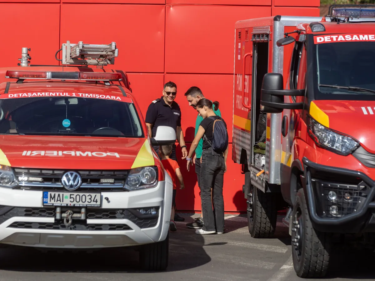 Un bărbat care a alunecat şi a căzut într-o fântână adâncă de şapte metri, salvat de pompieri