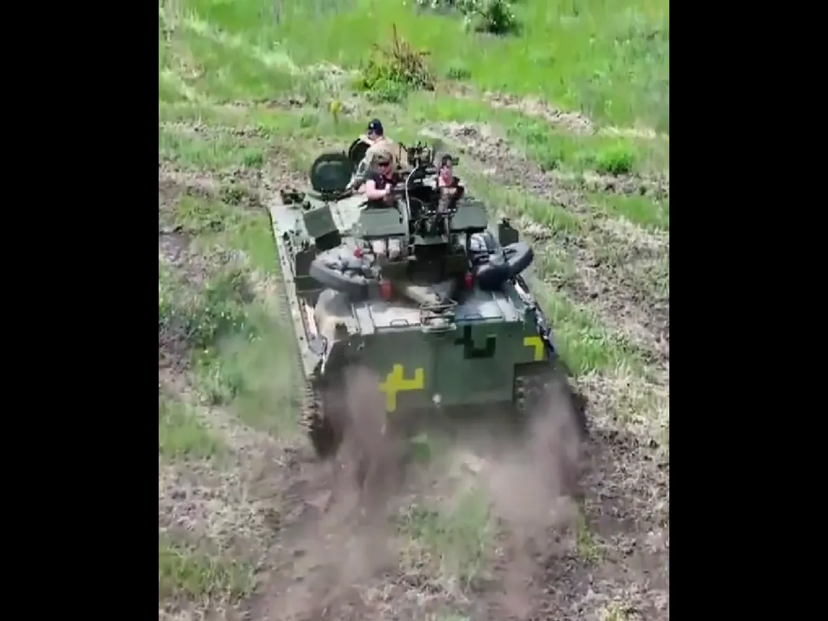VIDEO Ucrainenii au capturat un tanc l-au reparat, i-au pus un tun mai performant. Acum trag în ruși - FOTO: Twitter