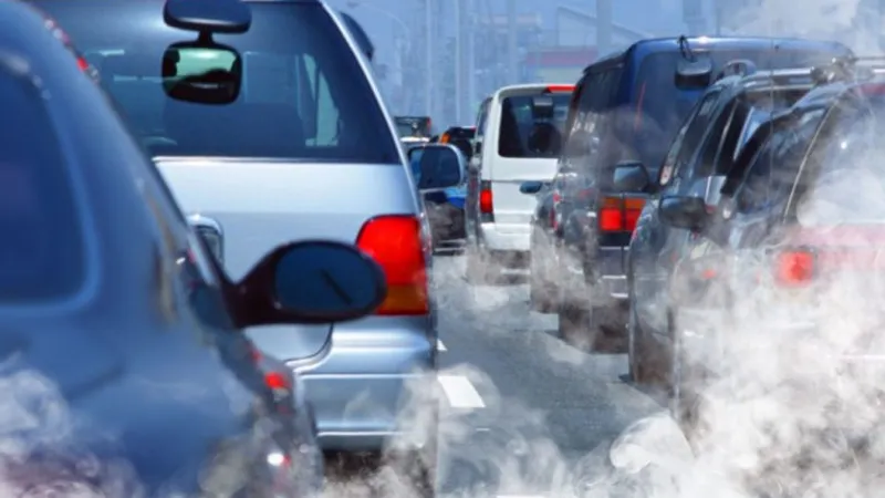 Sectorul auto şi companiile aeriene protestează faţă de planul climatic propus de Comisia Europeană /cursdeguvernare