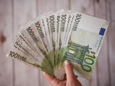 Curs BNR vineri, 25 aprilie. Cum sunt euro și dolarul, față de leu, când Trump pune presiune pe Fed - Foto: INQUAM PHOTOS/Alberto Groşescu